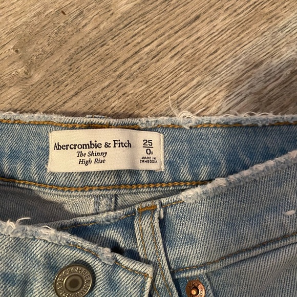 Women’s Abercrombie 0 Regular High Rise Jeans - Picture 3 of 3